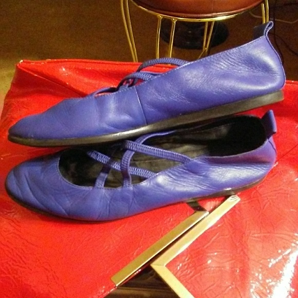 Nicole flats - Picture 2 of 2